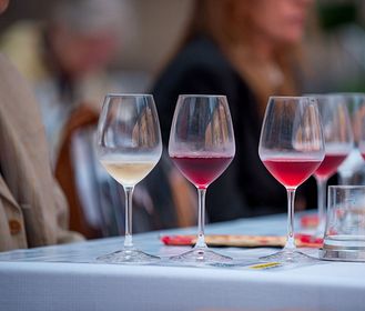 Milano Wine Week 2025: quando il vino incontra la moda