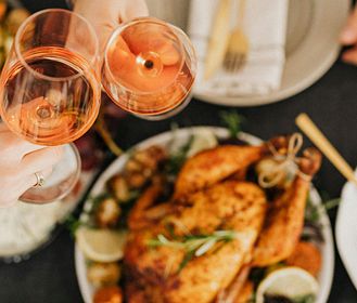 Thanksgiving in Italia: dove celebrarlo tra cene, chef e hotel che reinventano il Ringraziamento