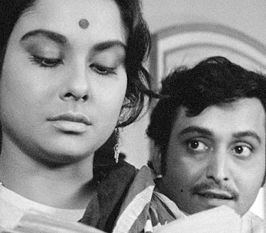 Charulata. La esposa solitaria