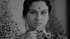 Charulata. La esposa solitaria
