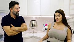 Cap.10 - La Rebe anuncia el nombre de su hija en común con José Navarro