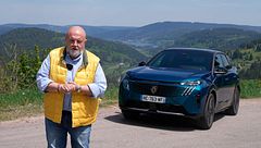 P1.513 - El Peugeot E-3008 y el Volvo XC90 T8