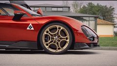 Progr. 1.553 - Alfa Romeo 33 Stradale y Skoda Epiq