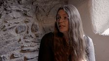 Julia explica su experiencia con la brujería y el suceso paranormal que vivió