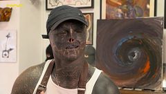 Anthony convirtió su cuerpo en 'The black alien project'
