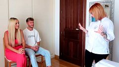Cris encuentra unas sospechosas manchas en la cama de María y David: "Tienes al suegro pared con pared"