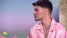 Abraham Mateo revela qué le dijo su novia tras besarle por primera vez en público en la Velada del Año: “Tenía muchísimo miedo”