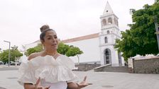 Amor Romeira nos enseña Fuerteventura y nos explica los orígenes feministas de la isla: "Dos mujeres se repartieron los reinos"