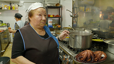 Descubrimos el secreto del mejor pulpo del mundo en la Isla de Ons: "Asustarle y darle de comer nécoras"