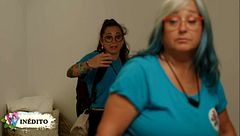 Isabel y Miriam Corregüela hacen un traje a sus compañeros de ‘Vaya vacaciones’ tras ser expulsadas