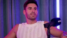 Noel Bayarri admite que ha comenzado a ir a terapia y se sincera sobre la relación con su madre