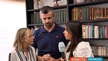 La familia del joven que lleva un mes en la UCI tras apoyarse en un coche: "Le patearon la cabeza"