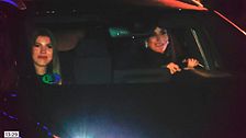 La reina Letizia llevó en coche a la infanta Sofía a recoger un disfraz de 'cowboy' para acudir a una fiesta de Halloween