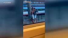 Exclusiva | Las últimas imágenes de Lara Dibildos y su ya expareja, Cándido Conde Pumpido: su discusión en la estación de tren