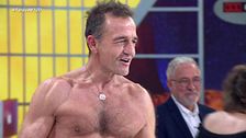 Alessandro Lequio se viene arriba y se quita la camiseta en directo tras las palabras de Ana Rosa: "Qué guapo estábas"