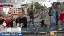 Los vecinos de Alfafar, Valencia, denuncian la peligrosidad de un paso a nivel: ''Han muerto más de 70 personas''
