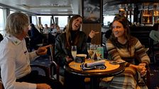 La puja de María y Marta por la carta de navegación de su viaje: ¡una de ellas gasta 750 dólares!