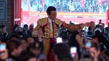 Así ha sido el regreso del torero Juan Ortega a los ruedos tras plantar a su novia en el altar