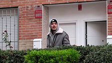 Así es la nueva vida de Carlo Costanzia en Madrid: paga 700 euros por un piso de 60 metros