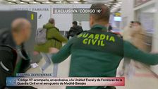 Exclusiva | ‘Código 10’ es testigo de la detención de un hombre que transportaba 21 ladrillos de cocaína en su maleta