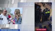 Uno de los vecinos del edificio desalojado en Llobregat en el que hay atrincheradas tres familias: ''No hay ningún peligro''