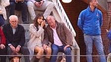 Luis Miguel Rodríguez acude a una corrida de toros acompañado de una joven mujer