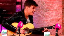 Luitingo le compone una canción a Jessica Bueno y la canta en primicia: "La letra es tan bonita"