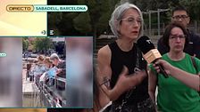 Unas vecinas tratan de llenar un estanque a garrafas de agua para salvar unos patos: La polémica viral que ha revolucionado Sabadell