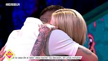 Álex y Gabriela, completamente rotos tras su ruptura, se funden en un abrazo