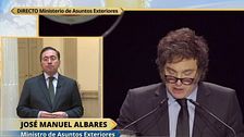 Albares, ministro de Exteriores, tranquiliza a la colonia argentina en España: "Ninguna de las medidas que tomemos les van a afectar"