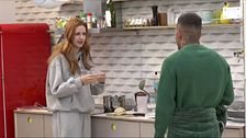 Mariona cuenta sus surrealistas sueños a Álex: "Me subo a una torre que se está desmoronando..."