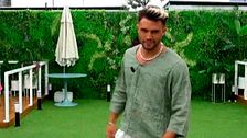 Ana, Julen, Álex y Gabriela desfilan con sus nuevos estilismos y andan como si fuesen modelos