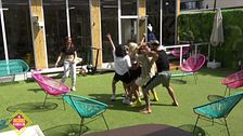 Ana, Julen, Gabriella, Álex y Mayka bailan reggaetón