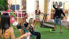 Omar le baila a Bea tras su espectacular striptease: "Es tu noche"