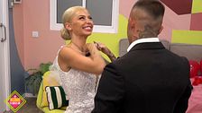 El comienzo de la noche de bodas de Álex y Gabriella: "No me aprietes que reviento"