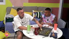 El chat vecinal pregunta a Álvaro: ¿Qué has sentido al ver a Lucía? ¿Crees que ella no te quiere ya?