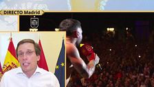 Almeida defiende a Carvajal tras las críticas por su saludo al presidente del Gobierno: "Cumplió con el protocolo. No pasa nada por no sonreír a Sánchez"