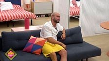 El chat vecinal pregunta a Julen: ¿Te arrepientes de haberte quedado con un apartamento para ti solo?