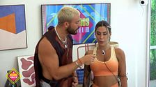 Julen entrevista a sus compañeros tras la visita de la pitonisa
