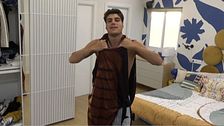 Julen de la Guerra se despide del disfraz de cucaracha y se lo dedica a Julen Muñoz