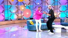 Jorge Javier se pone rojo ante los movimientos de cadera de Iván