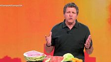 Mario Picazo muestra los alimentos que nos ayudan a prevenir los golpes de calor