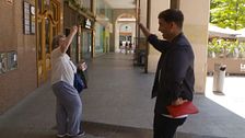 Xusa se marca una jota tras ganar 1.000 euros en 'Lo sabe, no lo sabe'