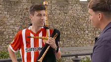 Xuso Jones se queda impresionado con un gaitero de Gijón: "Me has puesto los pelos de punta"