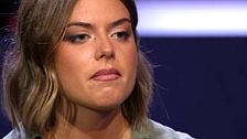 Óscar se siente dolido con la expulsión de Elsa y ésta rompe a llorar en el plató: "Me da pena, siempre me ha cuidado"
