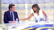 José Luis Martínez-Almeida nos habla del regalo que ha hecho a su mujer por su cumpleaños: "Creo que le ha gustado"