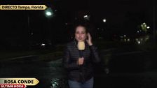Los problemas de la corresponsal  de Mediaset para mantenerse en pie en el punto cero del huracán Milton: "Nos arrastra. Vamos a seguir rezando"