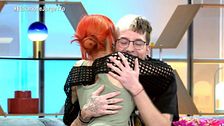 Le pide matrimonio a su novia en directo