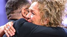 La madre de Juan no puede contener las lágrimas: "Estoy muy orgullosa de él"