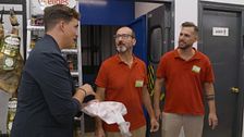 Un empleado de un supermercado tiene que preguntar a su encargado si puede participar en 'Lo sabe, no lo sabe'